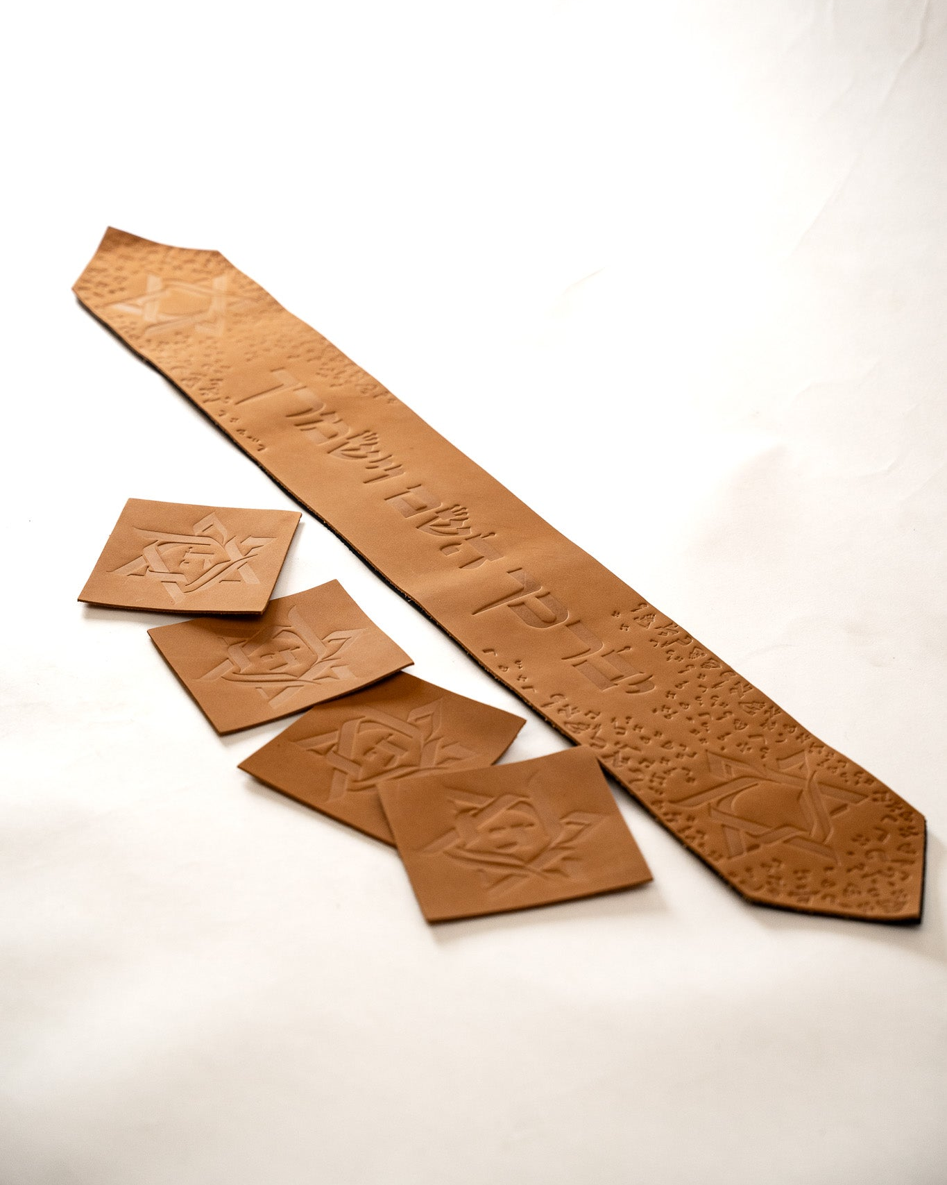 Italian Leather Tallit Atara with 4 Corners – Natural